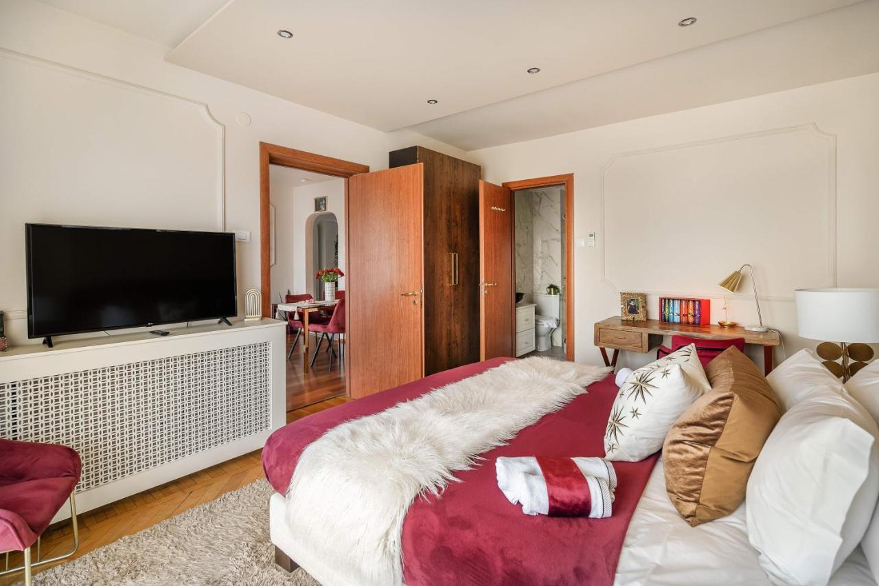 Holt - Gryffindor Tower Villa Bukarest Exteriör bild