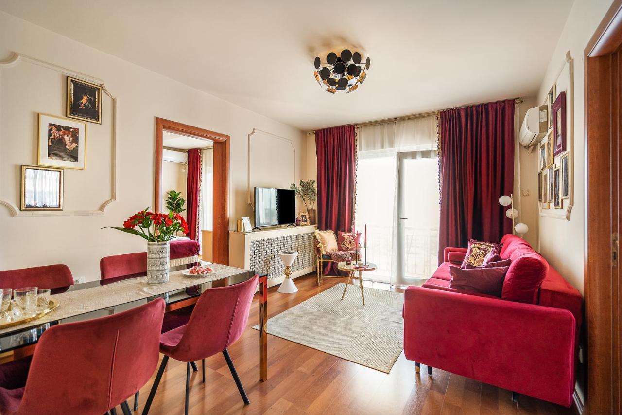 Holt - Gryffindor Tower Villa Bukarest Exteriör bild