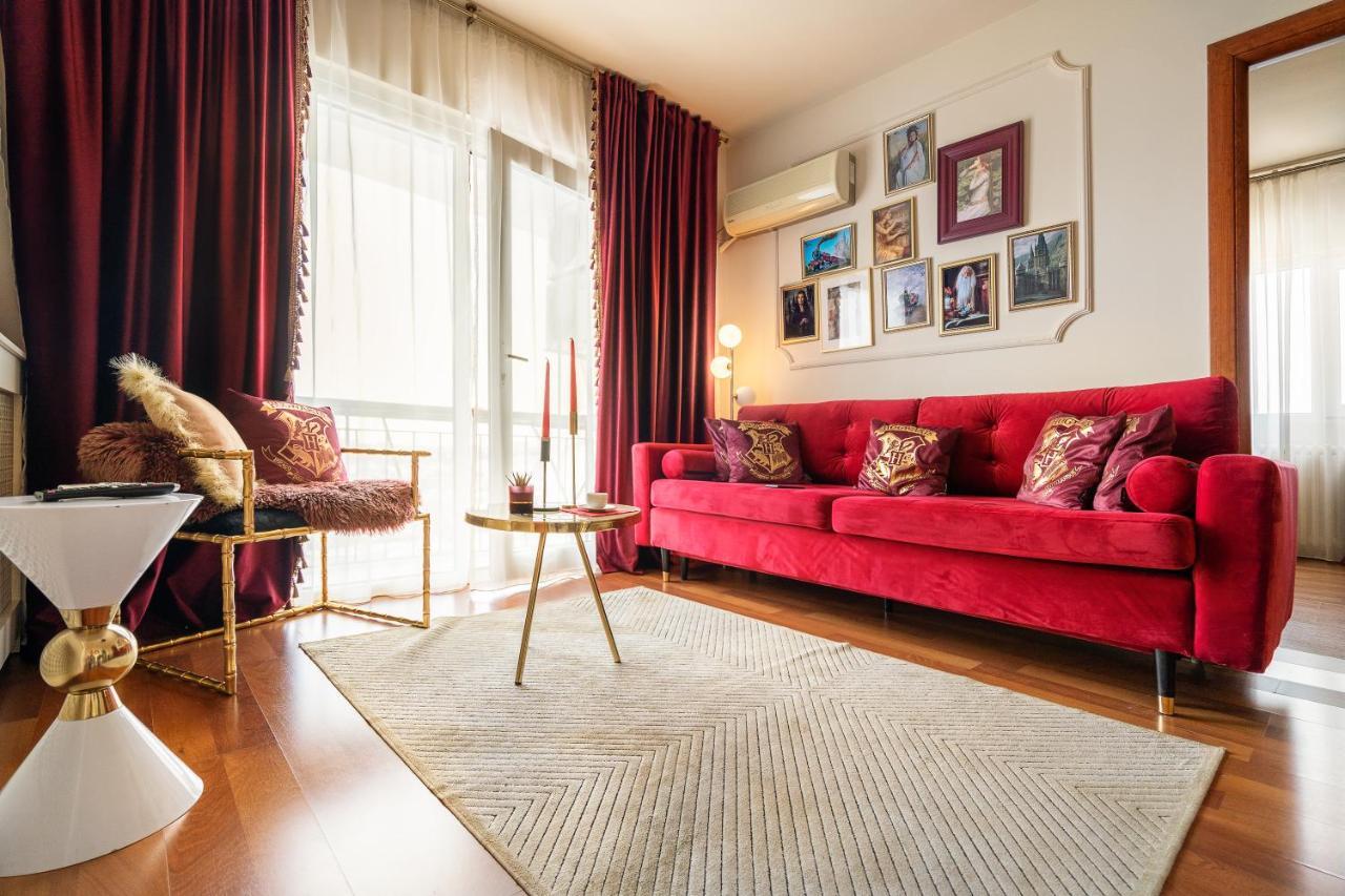 Holt - Gryffindor Tower Villa Bukarest Exteriör bild