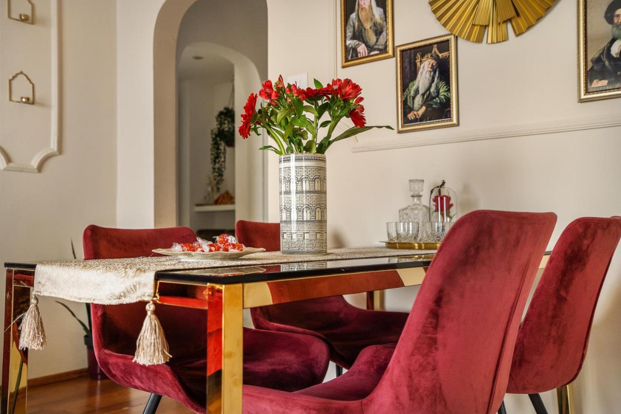 Holt - Gryffindor Tower Villa Bukarest Exteriör bild