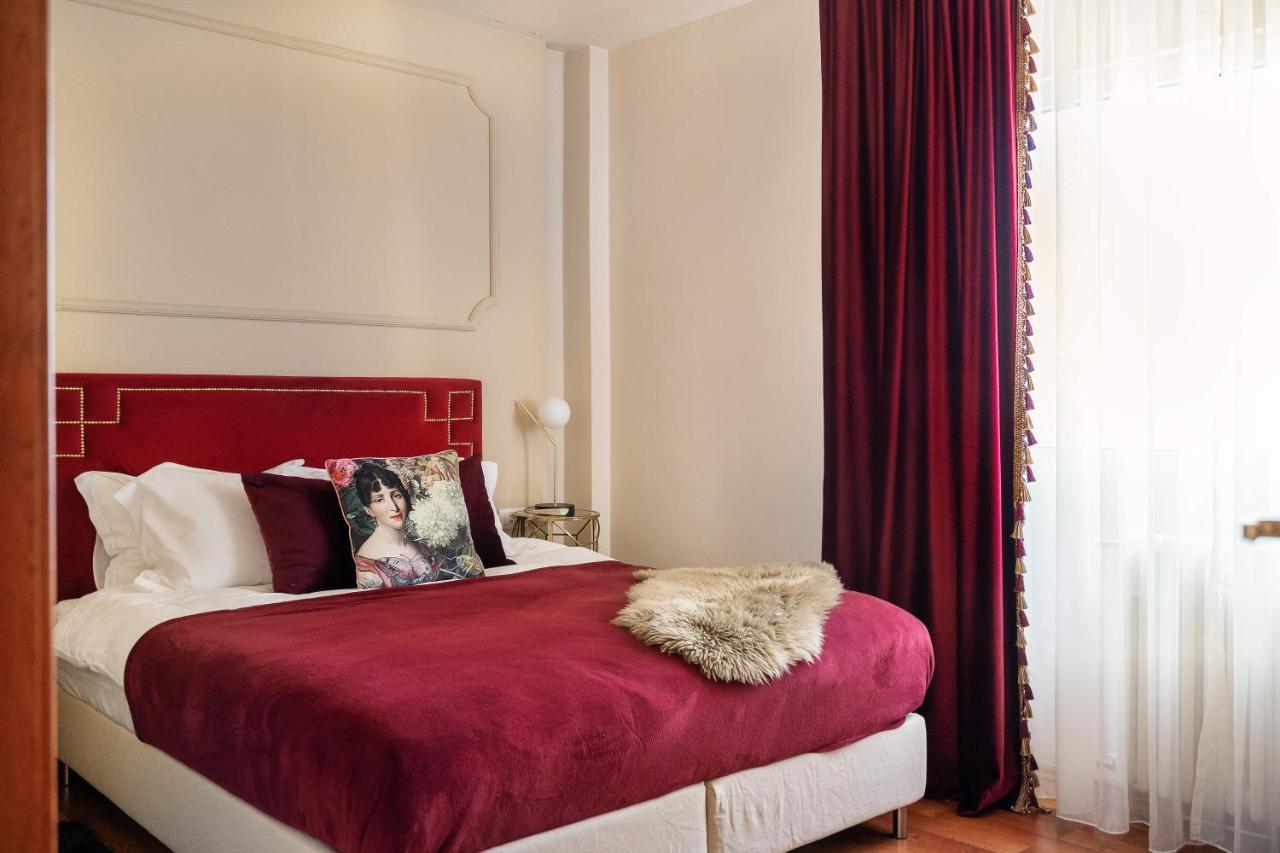 Holt - Gryffindor Tower Villa Bukarest Exteriör bild
